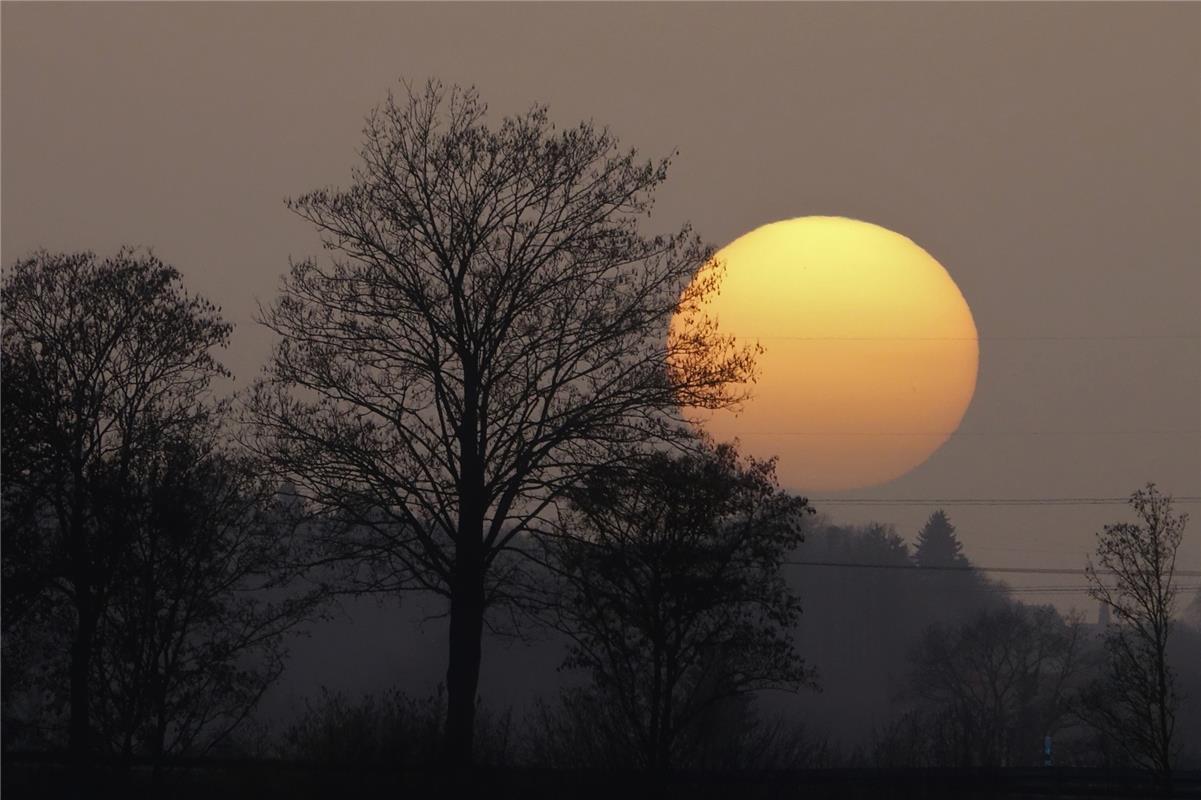 Diesen gelben Sonnenuntergang über Bondorf hielt der Hailfinger Eckbert Kaiser f...