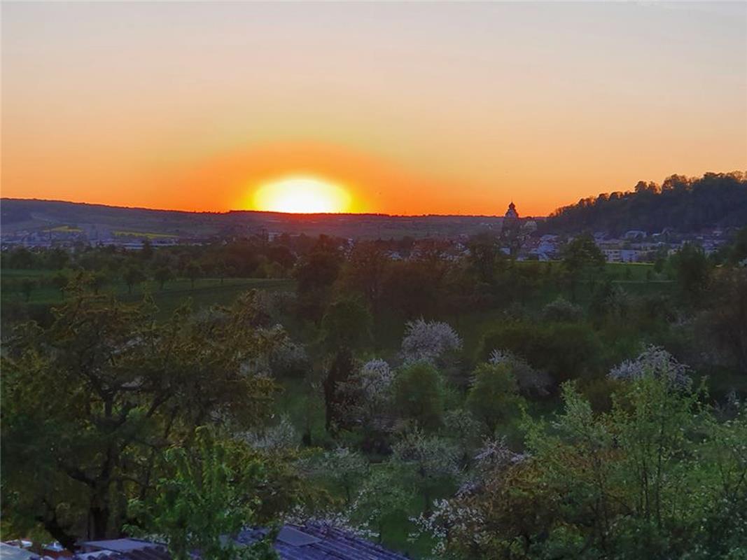 Diesen traumhaften Sonnenuntergang über Herrenbergs Baumfeld hat Irene Thomma-As...