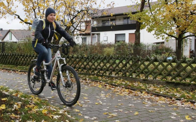 Dieser Baum muss dem neuen Radschnellweg weichen. GB-Foto: Bäuerle