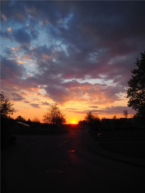 Dieser Sonnenaufgang am Ostersonntag in Bondorf stammt von Dagmar Beck. 