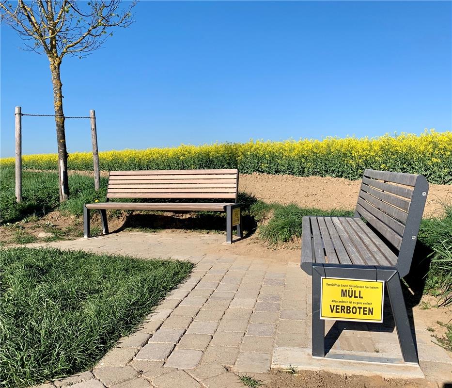 "Dieser schöne Sitzplatz soll keine Müll-oder Zigarettenkippe werden", findet Hi...