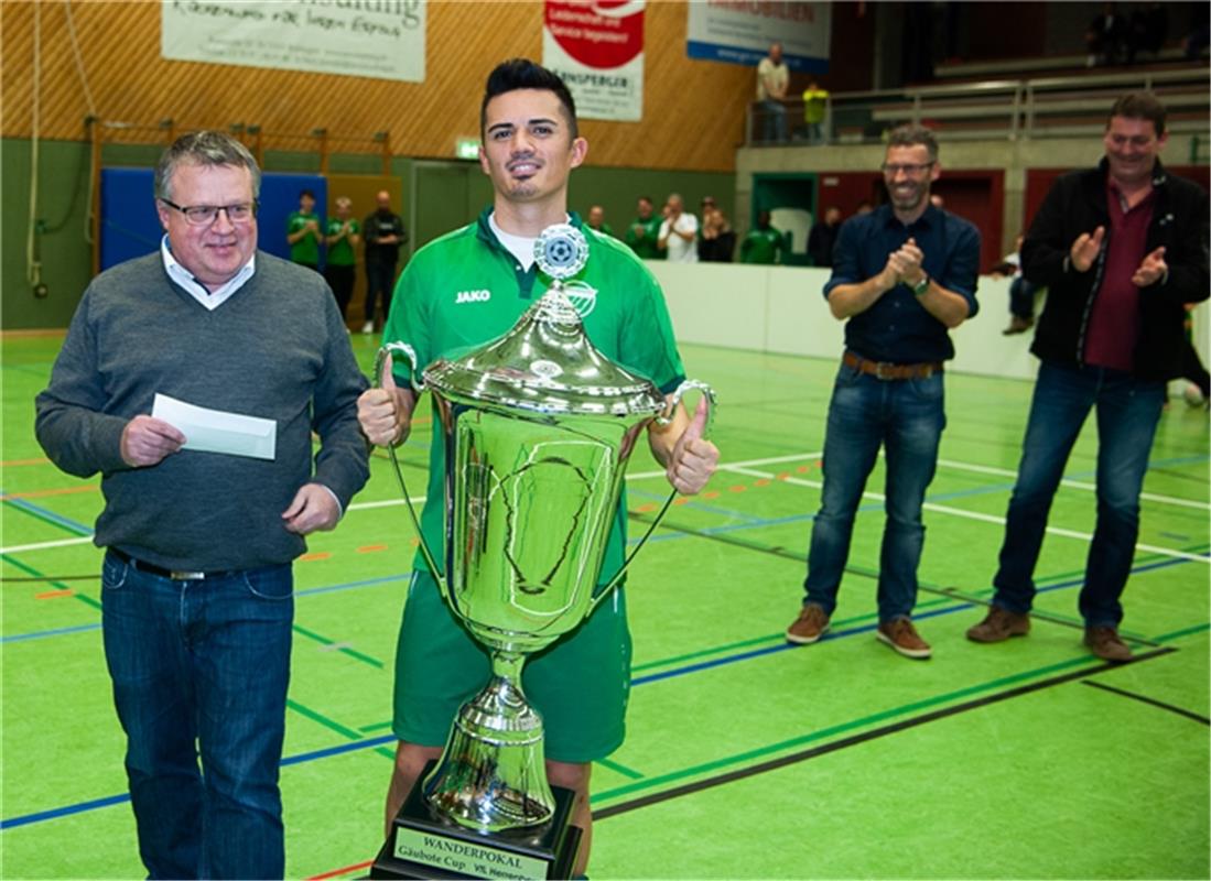 Dietmar Dennerund Rainer Braun bei der Siegerehrung Gäubote Cup Fußball Turnier ...