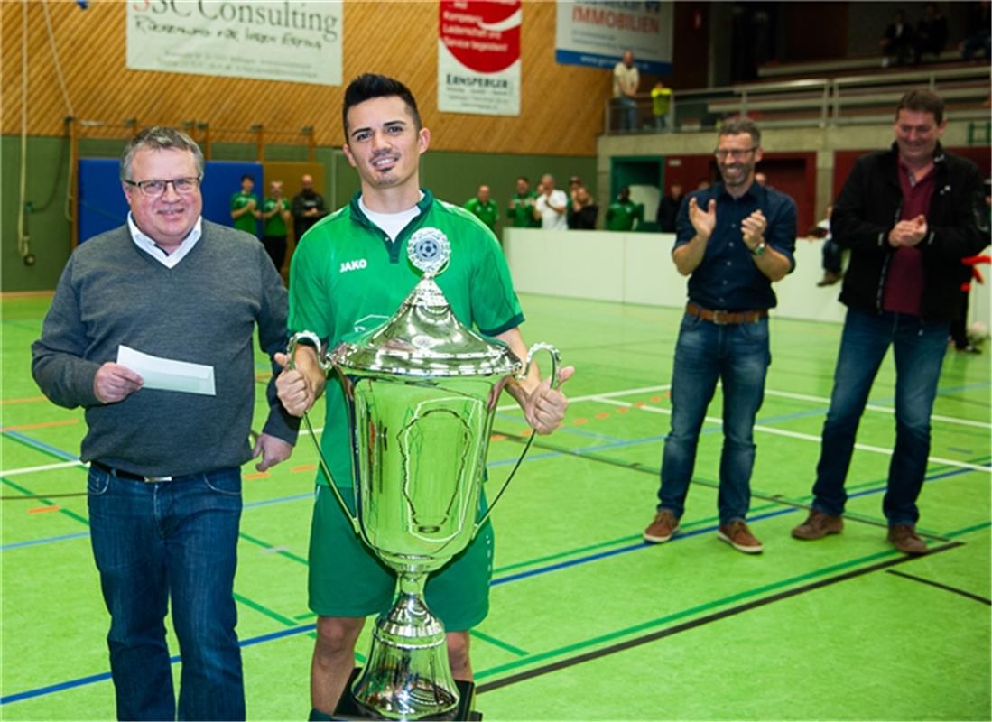 Dietmar Dennerund Rainer Braun bei der Siegerehrung Gäubote Cup Fußball Turnier ...