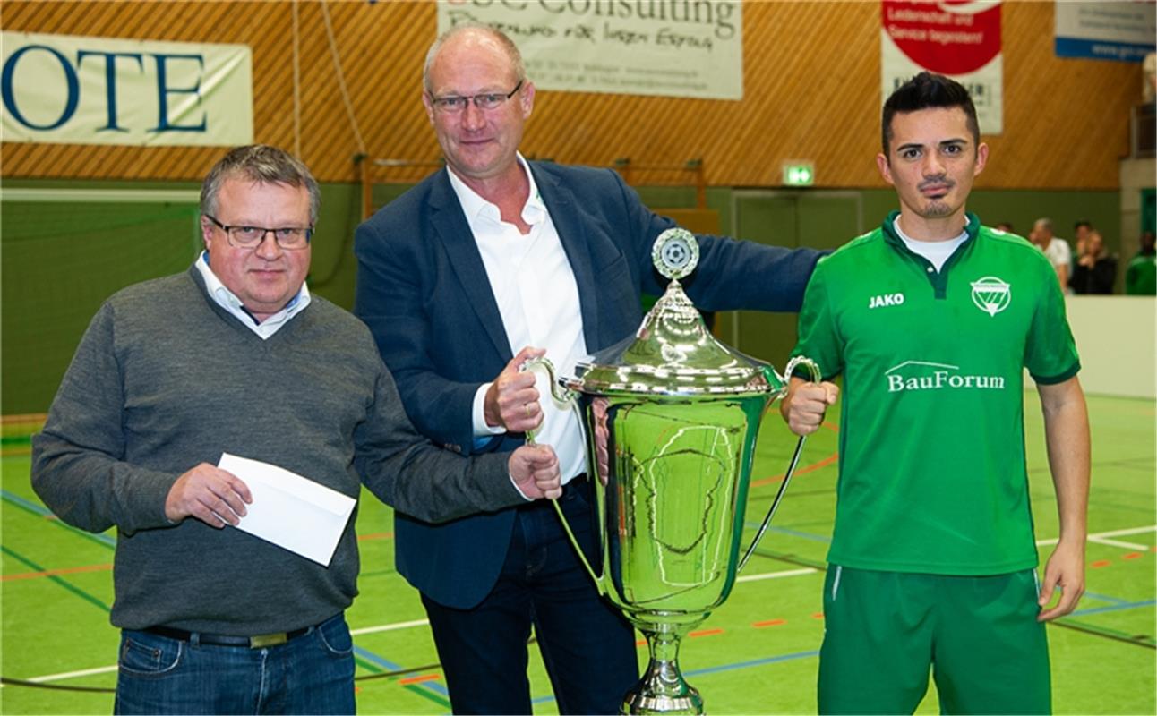 Dietmar Dennerund Rainer Braun bei der Siegerehrung Gäubote Cup Fußball Turnier ...