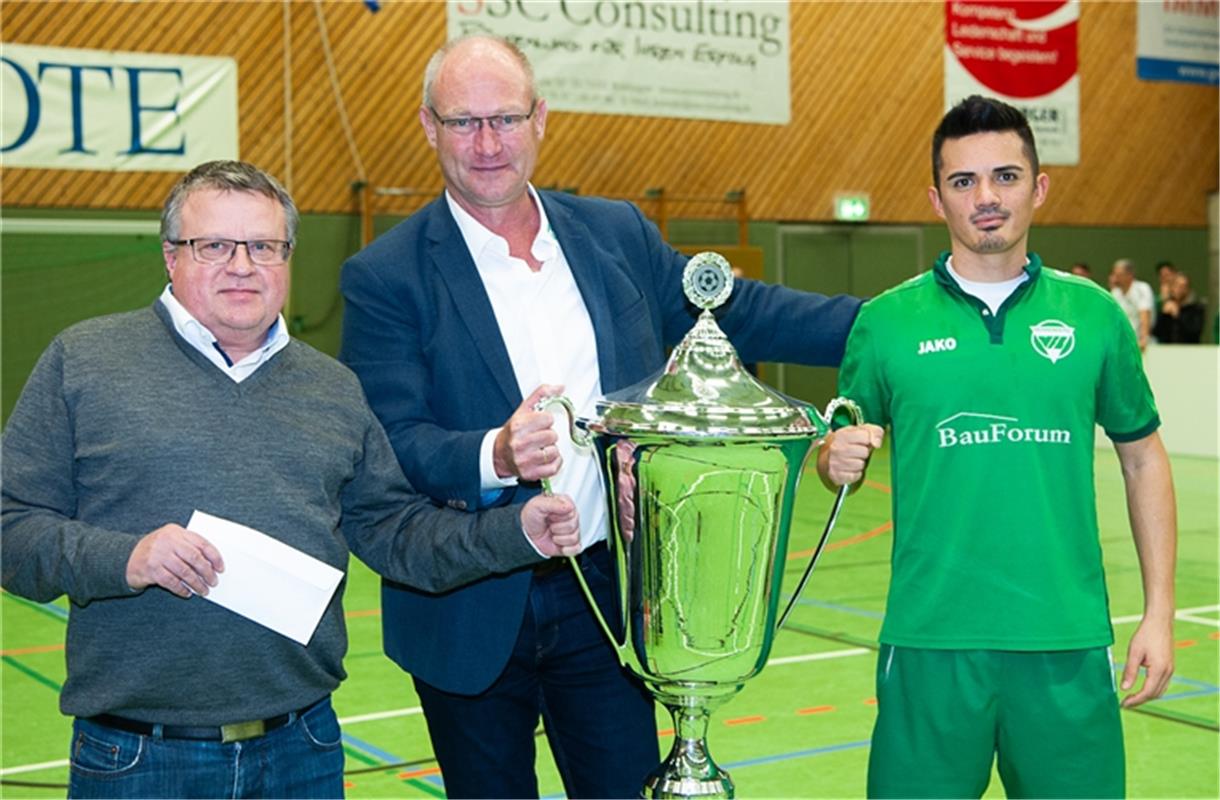 Dietmar Dennerund Rainer Braun bei der Siegerehrung Gäubote Cup Fußball Turnier ...
