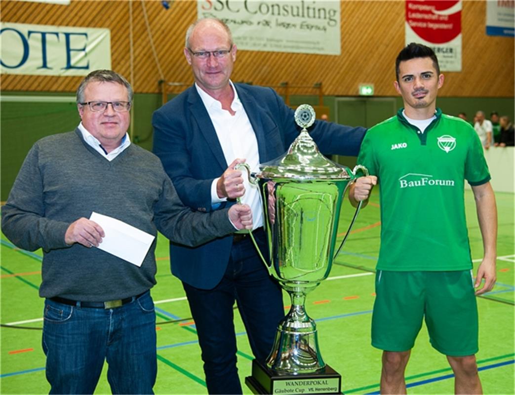 Dietmar Dennerund Rainer Braun bei der Siegerehrung Gäubote Cup Fußball Turnier ...