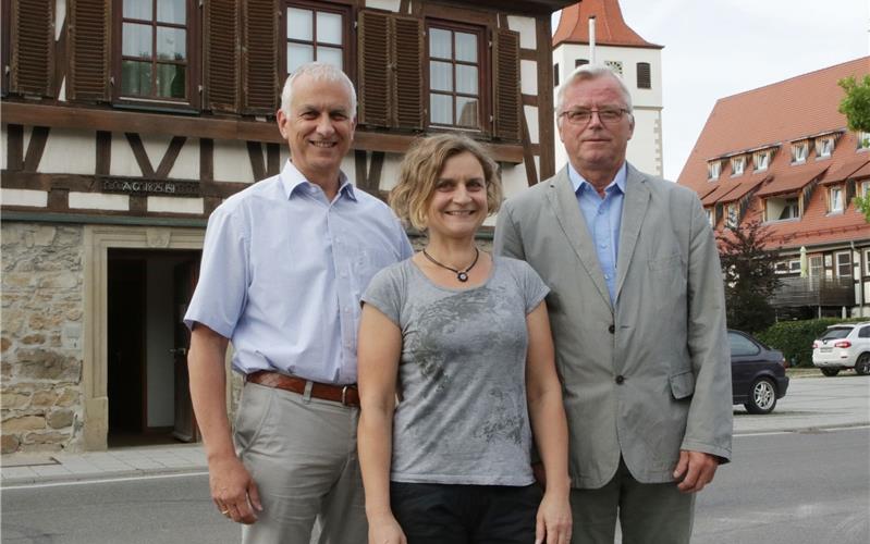 Offizielles Ende einer Ära Dietmar Hammer (links) folgt Richard Teufel als Ortsvorsteher in Altingen nach. Charlotte Riegler verließ nach fünf Jahren das Gremium GB-Foto: Bäuerle