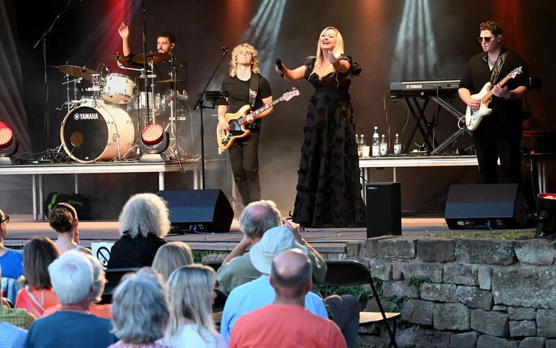 Diletta und ihre Männer bieten dem Publikum eine „Adele Experience“ in ihrem Tribute-Konzert. GB-Foto: Holom