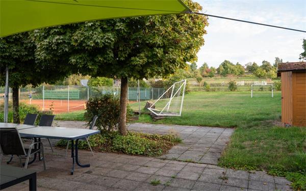 Direkt neben den bestehenden Tennisplätzen sollen zwei Padel-Plätze gebaut werden. GB-Foto: Vecsey