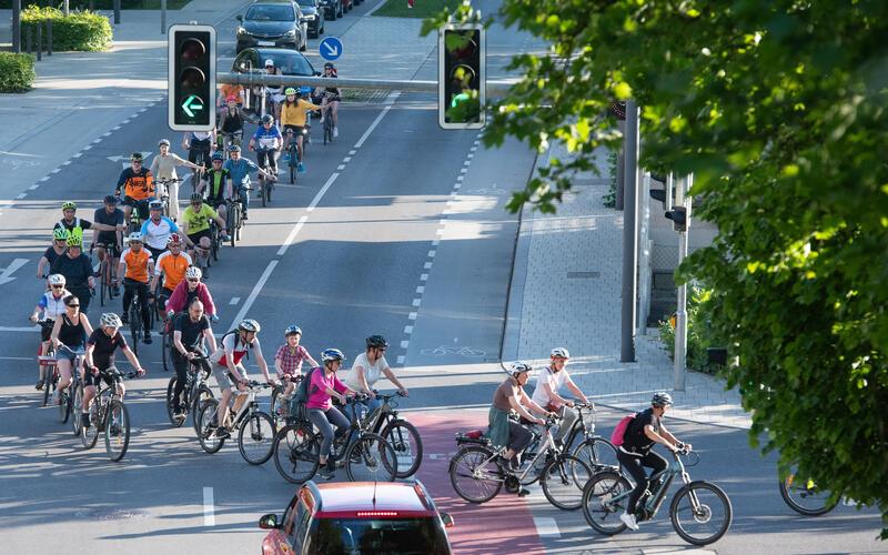 Diszipliniert und von eigenen Ordnern begleitet legte die rollende Demo rund sieben Kilometer zurück.GB-Foto: Schmidt