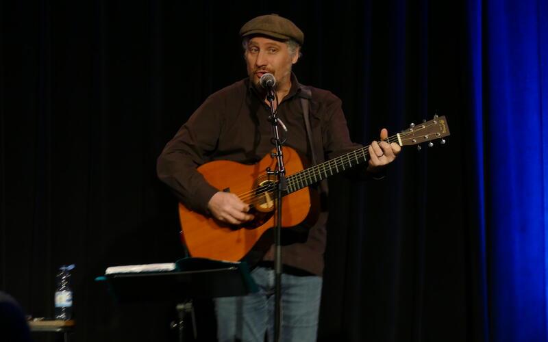 Dominik Plangger schaute nach über vier Jahren mal wieder im Mauerwerk vorbei. GB-Foto: gb