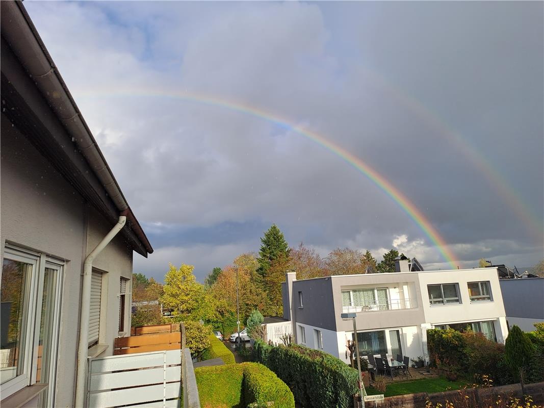 Doppelter Regenbogen – ich wünsche jedem Menschen Farbe im Leben. Von Maria Tabi...