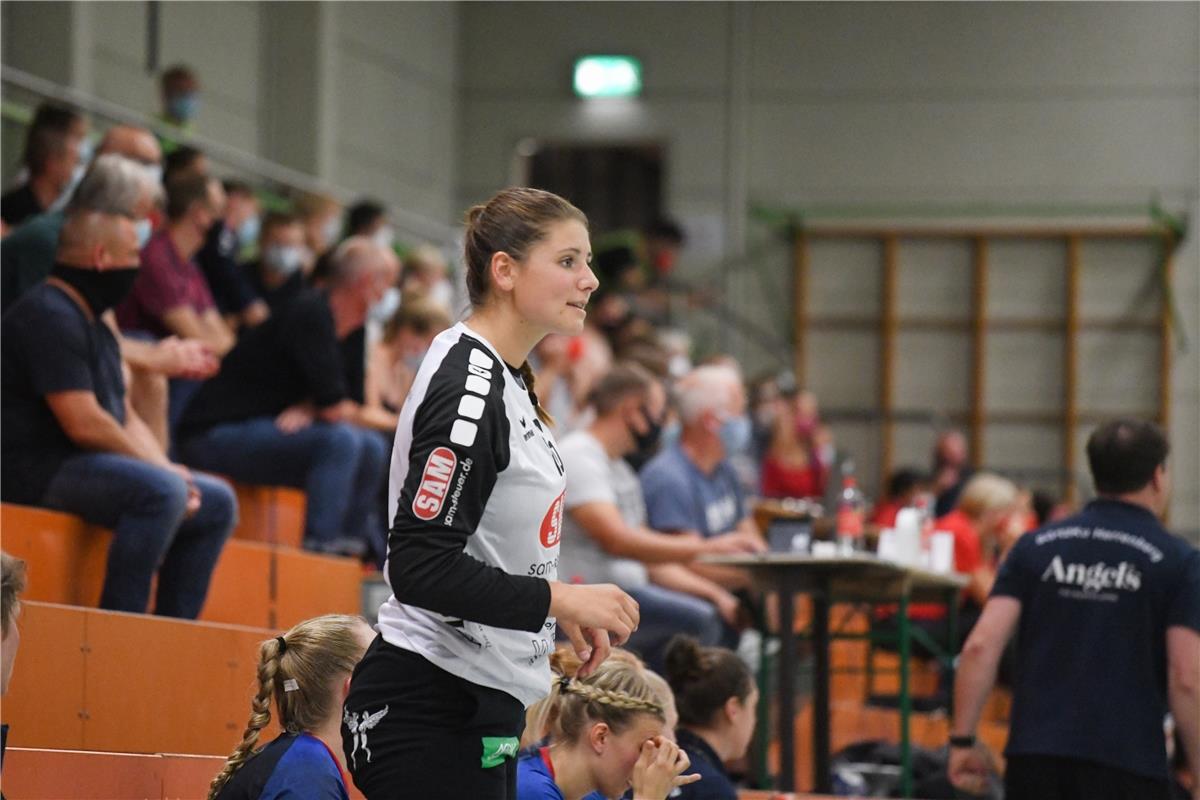 Dora Elbert (SG H2KU Herrenberg) auf der Bank, HSG Freiburg Red Sparrows vs. SG ...