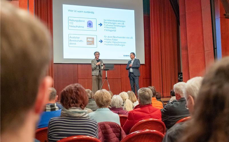 Dr. Doris Reinhardt klärte auf, wer sich außerhalb der Hausarzt-Sprechzeiten künftig um Beschwerden kümmert. GB-Foto: Vecsey