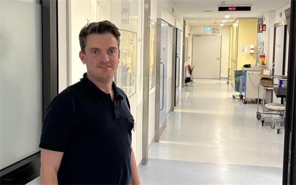 Dr. Kilian Gunkel öffnet seit Mai neuen Patienten die Pforte seiner Praxis. GB-Foto: gb