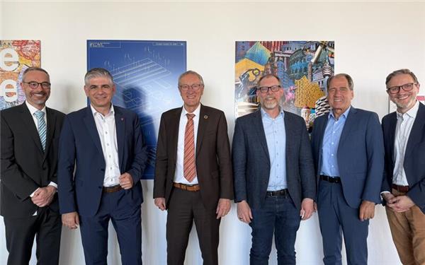 Dr. Lothar Barth, Ioannis Delakos, Roland Bernhard, Stefan Metzing, Martin Killinger und Dušan Minić (von links) bilden den Aufsichtsrat der neuen Genossenschaft. GB-Foto: gb