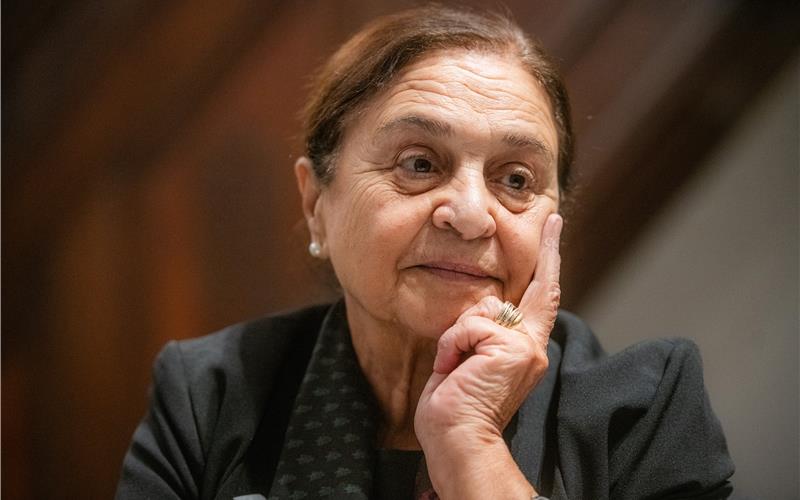 Dr. Sumaya Farhat-Naser spricht in der Spitalkirche darüber, wie ein Leben in Frieden im Nahen Osten möglich sein kann und wie die dort Lebenden es schaffen, die Hoffnung nicht zu verlieren. GB-Foto: Schmidt