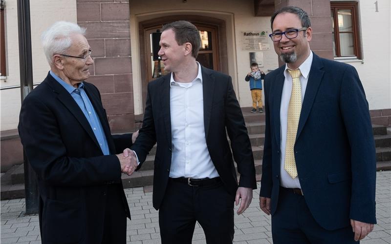 Drei (Ex-)Bürgermeister auf einem Bild vereint (von links): Winfried Kuppler, Dennis Mews und Daniel Gött. GB-Foto: Schmidt