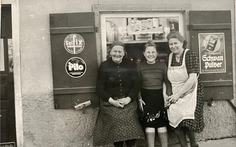 Drei-Generationen-Laden: Sigrid Schnaufer (Bildmitte) mit Großmutter und Mutter.