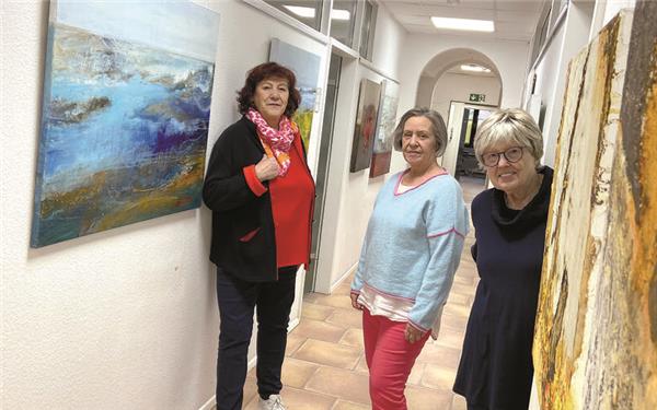 Drei Künstlerinnen stellen aus. GB-Foto