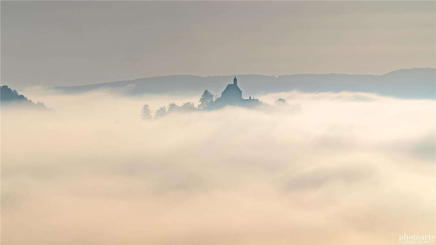 Droben stehet die Kapelle..., und sieht vor lauter Nebel das Tal nicht mehr. Von...