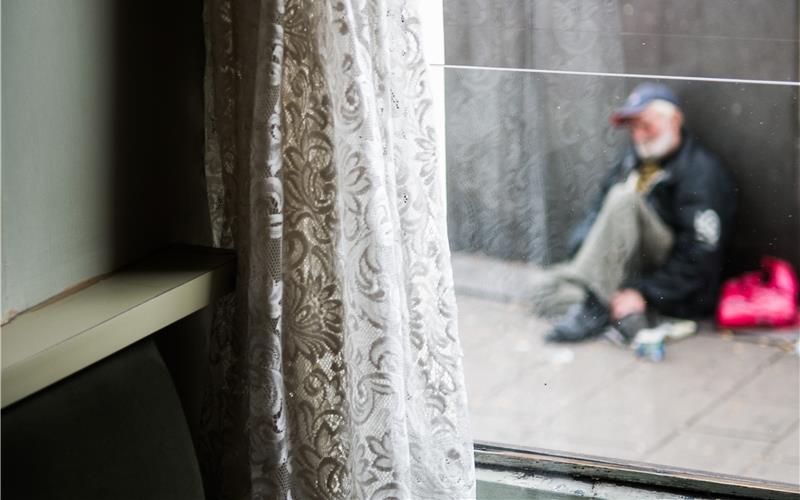 Wenn das Geld nicht mehr zum Leben reicht Düsterer Ausblick: Für viele Menschen ist die aktuelle Weihnachtszeit mit Not und Einschränkungen verbunden. GB-Foto: Schmidt