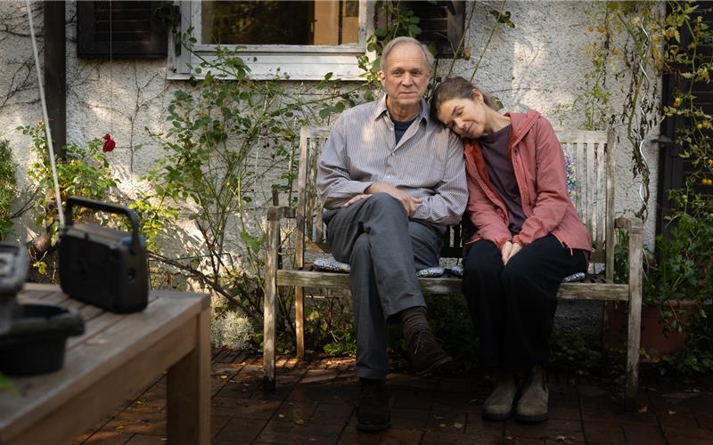 Ehedrama mit Ulrich Tukur und Anke Engelke: „Dann passiert das Leben“.  GB-Foto: Majestic/Daniel Gottschalk