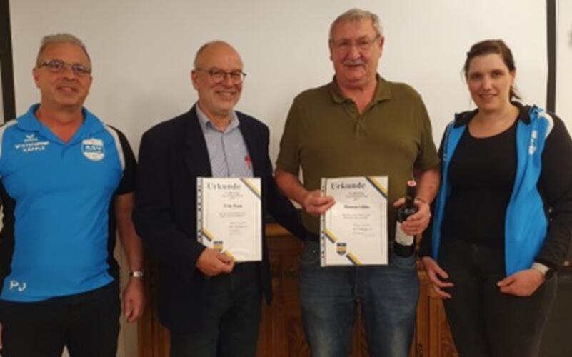 Ehrung für 60 Jahre Mitgliedschaft für Fritz Haas und Werner Hiller (Bildmitte links und rechts). Eingerahmt von den Ausschussmitgliedern Paul Jähnig und Miriam Reichert. GB-Foto: gb