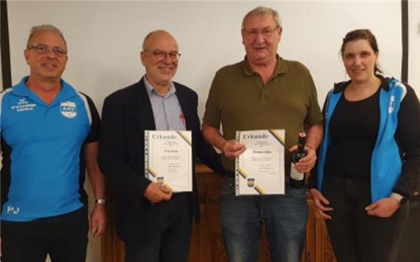 Ehrung für 60 Jahre Mitgliedschaft für Fritz Haas und Werner Hiller (Bildmitte links und rechts). Eingerahmt von den Ausschussmitgliedern Paul Jähnig und Miriam Reichert. GB-Foto: gb