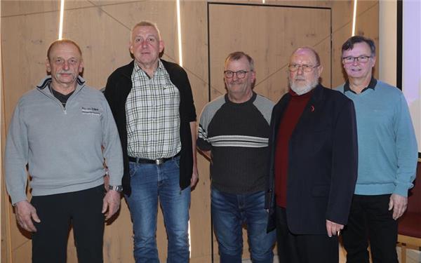 Ehrungen beim MSC Falke Sulz mit (von links) Jürgen Marquardt, Alfred Dengler, Peter Buermann, Roland Helber und Gerald Heller. GB-Foto: Priestersbach