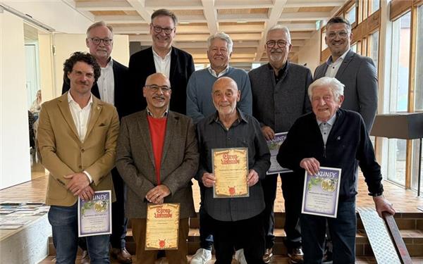 Ehrungen beim Musikverein Gärtringen: vorne von links Philipp Bossard, Antonio Romano, Manfred Baisch, Karl Brodbeck, hinten von links Karlheinz Taglieber (Vorstand Jugend), Claus Kimmerle, Bernd Brodbeck, Dieter Brodbeck, Volker Brodbeck (Vorstandssprecher). GB-Foto: Holzapfel