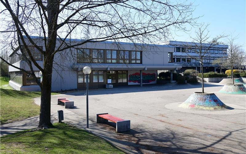 Eigentlich hat die Sanierung der Kuppinger Grundschule Priorität, wie auch jene des naturwissenschaftlichen Bereichs der Theodor-Schüz-Realschule und der Ganztagsbetreuungsausbau in den Teilorten. Alles ist aber nicht machbar. GB-Foto (Archiv): Holom