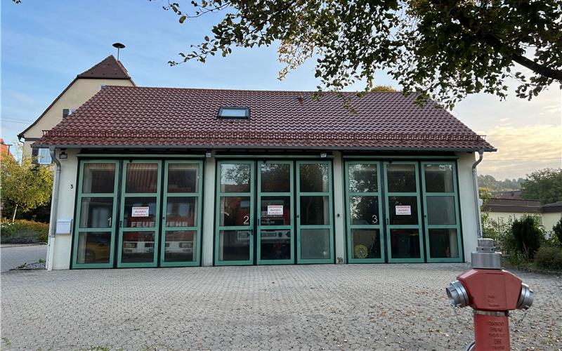 Eigentlich sollte das Gültlinger Feuerwehrgerätehaus an seinem Standort in der Ortsmitte bleiben, doch an einem Runden Tisch vor Ort wurde eine nochmalige Überprüfung der Standortfrage angeregt. GB-Foto: Priestersbach