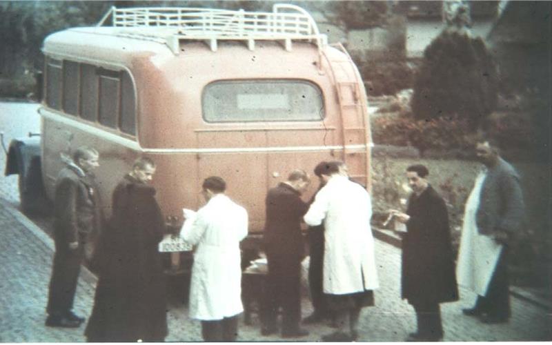 Ein Abtransport von Patienten der Anstalt Liebenau in der Nazi-Zeit, der die Tötung der Patienten zum Zweck hatte. GB-Fotos: AG Ortsgeschichte Poltringen