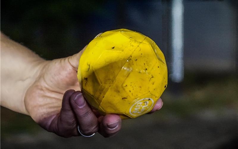 Wasserschaden in Grundschule Ein Ball hatte ein Abflussrohr verstopft, wodurch Wasser in Schulräume eingedrungen war GB-Foto: SDMG/Dettenmeyer