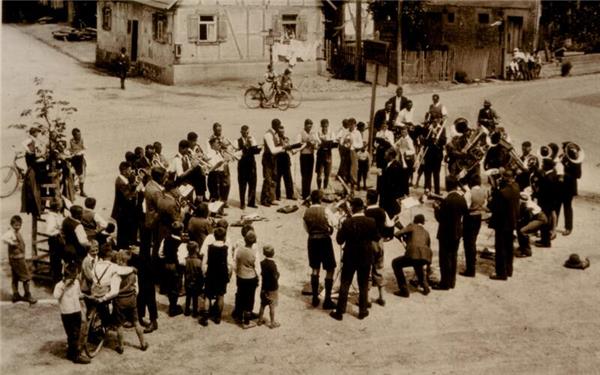 Ein Bild aus dem Vereinsarchiv: Der Posaunenchor Bondorf bei seinem zehnjährigen Jubiläum.GB-Foto: gb