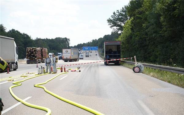 Ein Gefahrguttransporter sorgte für Verkehrsbeeinträchtigungen. GB-Fotos: SDMG/Dettenmeyer