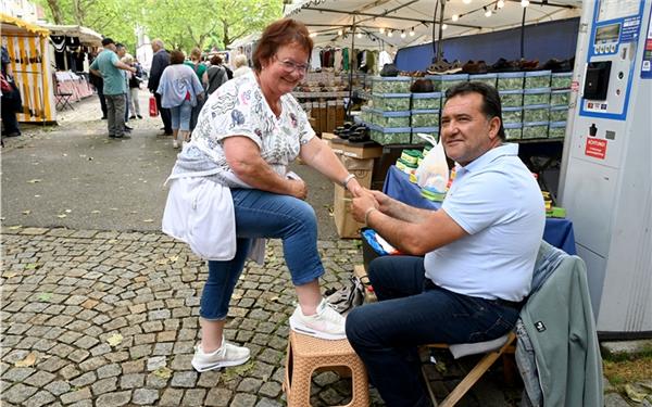 Ein Ort der Salbung (gesehen auf dem Pfingstmarkt in Herrenberg. In der gestrigen Ausgabe haben wir versehentlich ein Bild vom Ehninger Pfingstmarkt aus dem Jahr 2023 veröffentlicht. Wir bitten, den Fehler zu entschuldigen.) GB-Foto: Holom