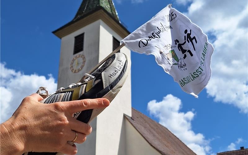 Ein Staffellauf war bei der traditionellen Hocketse in Haslach das zweite Highlight neben dem Zwiebelkuchen. GB-Foto: bruer