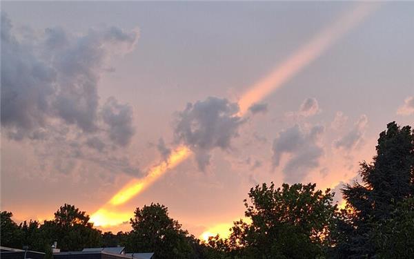 Ein Strahl der Abendsonne kam noch durch (gesehen von Dieter Eigemann über Herrenberg)