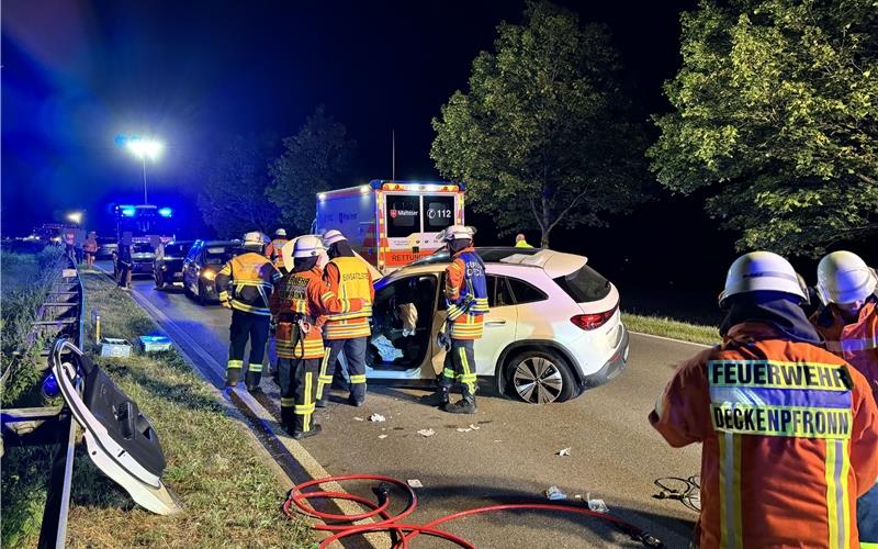 Schwerer Unfall auf der K 1075 zwischen Gärtringen und Deckenpfronn Ein Verkehrsunfall bedurfte des Einsatzes von Feuerwehr und Rettungskräften in der Freitagnacht. GB-Foto: SDMG/Schulz