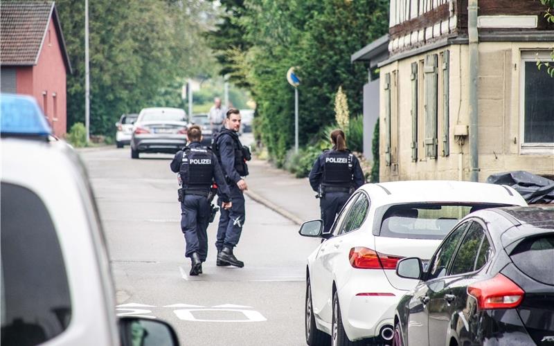 Ein größerer Polizeieinsatz war am Dienstag in Hildrizhausen nötig, als eine Spielerei mit Softair-Waffen fehlgedeutet wurde GB-Foto: SDMG/Dettenmeyer