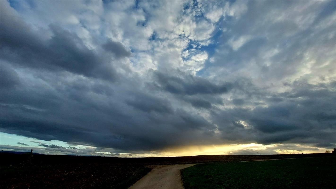 Ein himmlischer Lichtblick an einem grauen Novembertag. Von Martin Allgeier aus ...