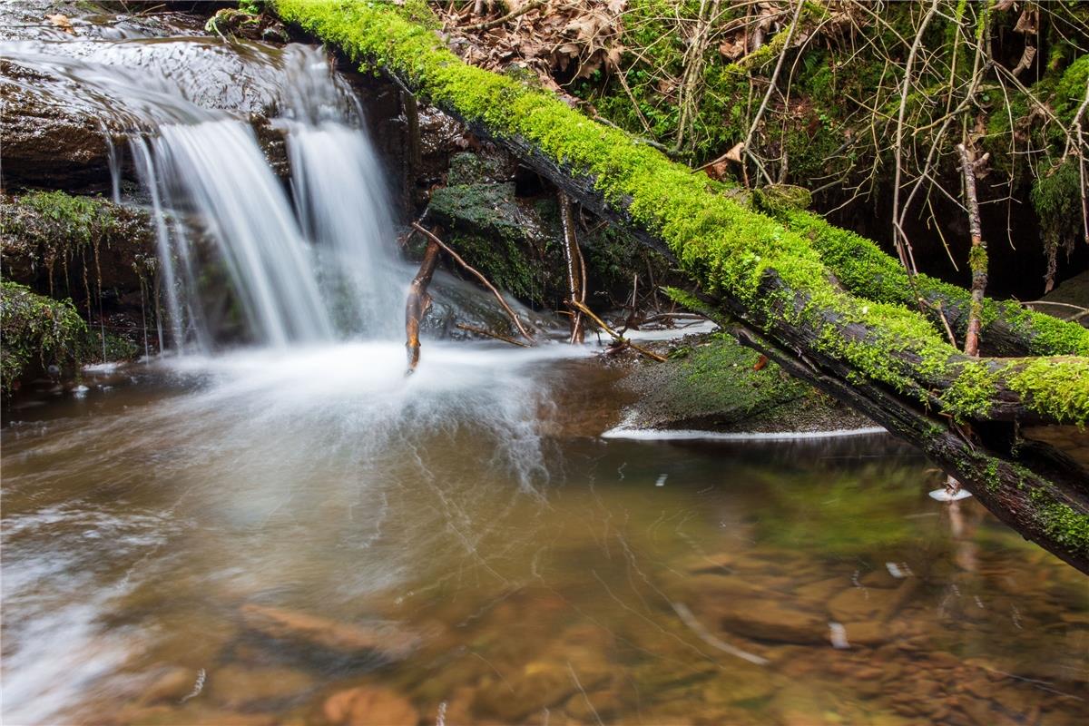 Ein kleiner "Wasserfall" bei der Xanderklinge Holzbronn, aufgenommen von der Her...