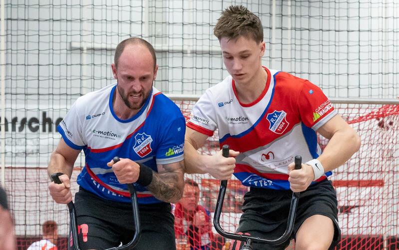 Ein recht enges Auftaktspiel lieferten sich RV Gärtringen I (rechts Jannes Müller) gegen die Vereinskollegen vom RV Gärtringen II (links Kai Schäfer). GB-Foto: Vecsey