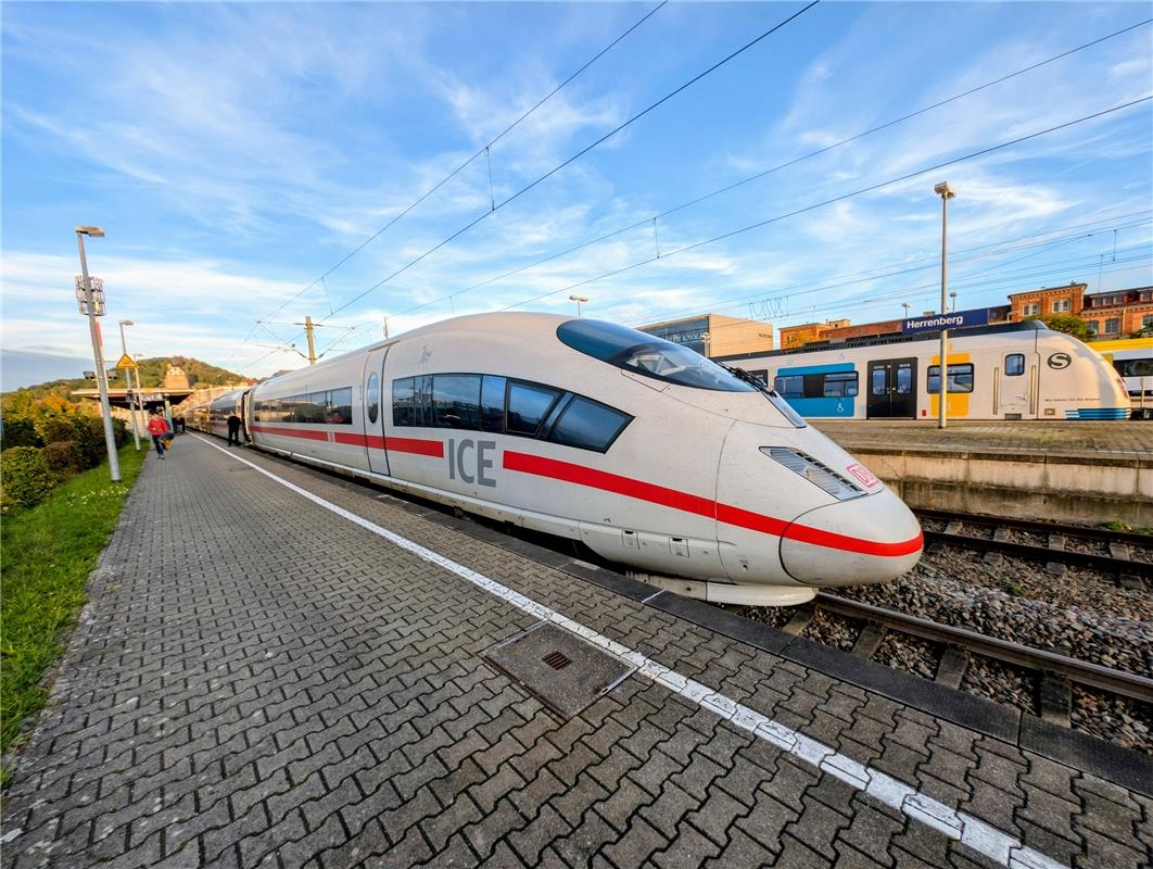 Ein seltener Gast in Herrenberg. Am 8.10. wurde mein IC Zug, mit dem ich von der...