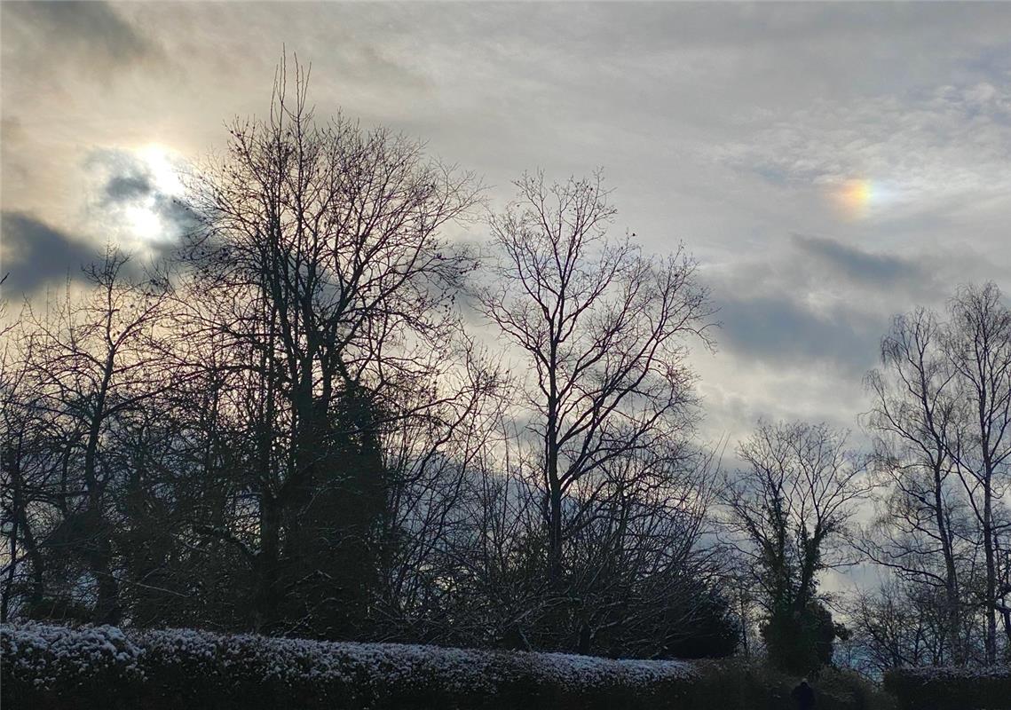 "Ein seltenes Naturphänomen: Nebensonne am Schlossberg. Die regenbogenfarbene Ne...