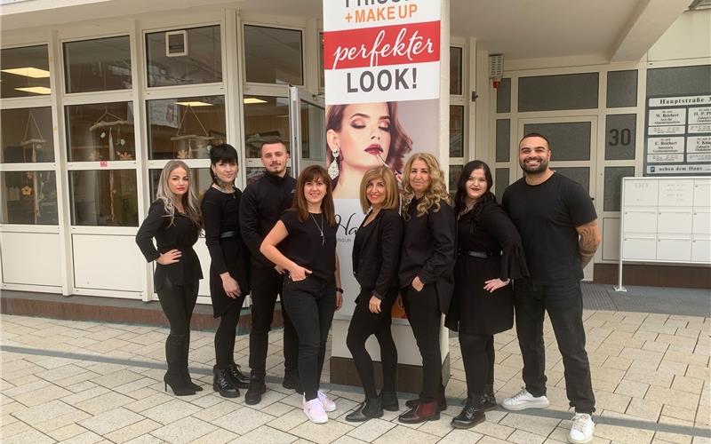 Sehr zufrieden mit dem letzten Standortwechsel Ein starkes Team (von links): Lara, Selina, Sheptim, Fadime, Nihal, Hamide, Aylin, Berkay
