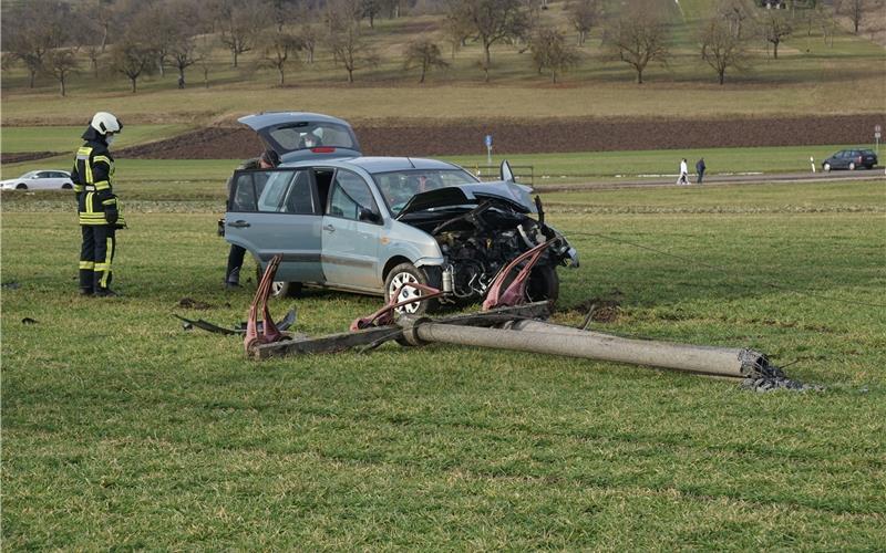 Stromausfall in Breitenholz und Entringen nach Pkw-Unfall