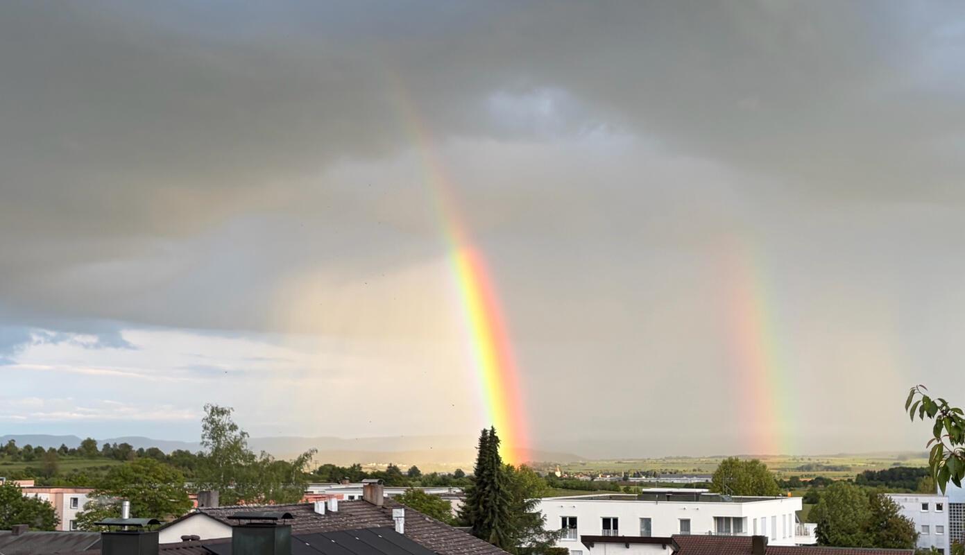 Ein unheimlich farbintensiver Regenbogen über Gültstein.  Von Harald Klenk aus H...